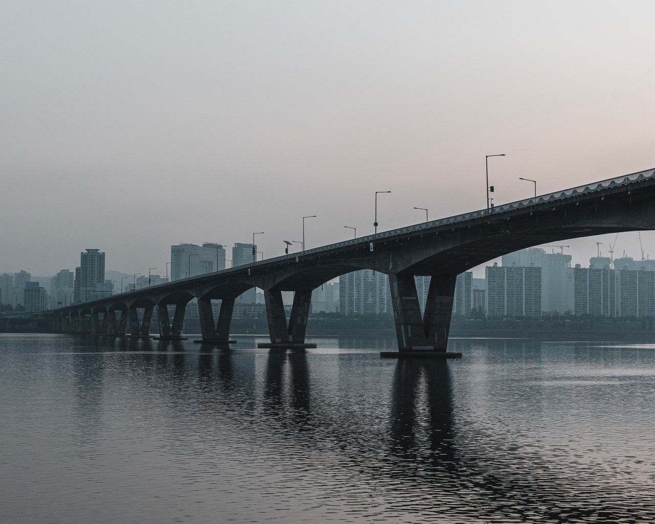 A bridge over the Han River. The River is more than 1 km wide!